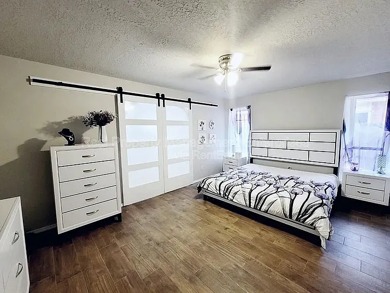 1336 SW 109th Pl — Photo 11
