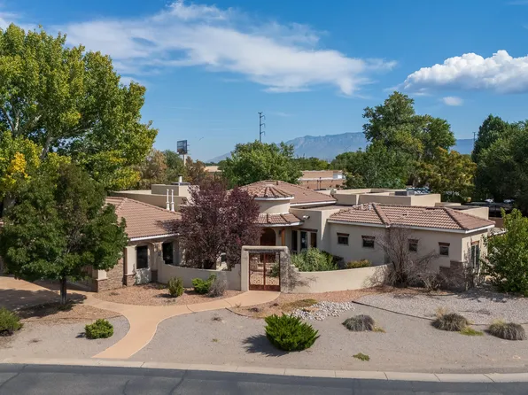 3301 Calle Facio NW, Albuquerque, NM 87104