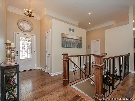 2nd image of 5445 Hawthorn Glen