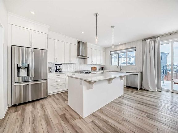 4th image of 24 W Royston Rise NW