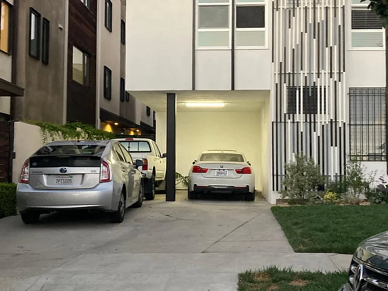 148 S Hayworth Ave #7 — Photo 5