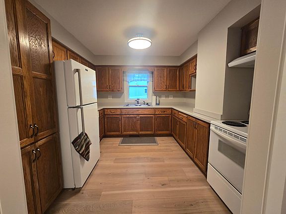 4th image of 401 1st Ave NW