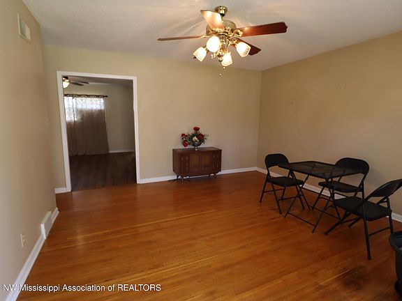 3rd image of 7905 Southaven Cir W