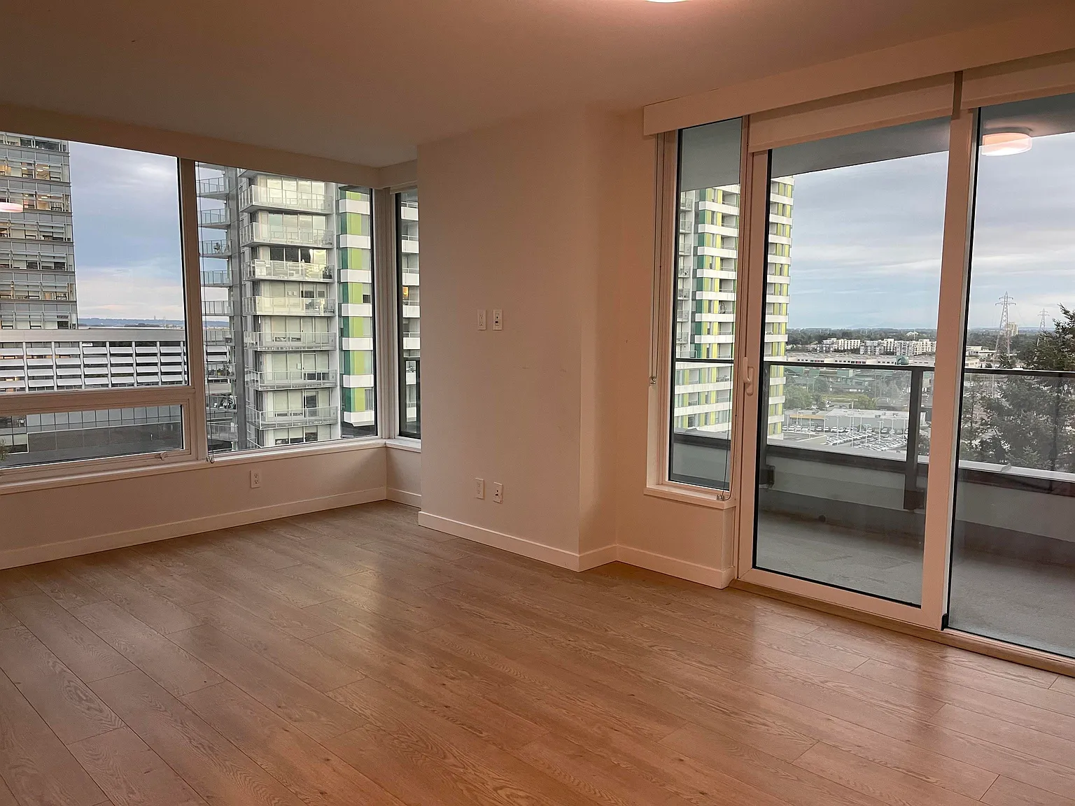 8189 Cambie St — Photo 2