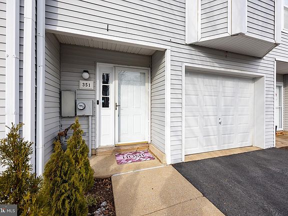 5th image of 351 Huntington Ct #15