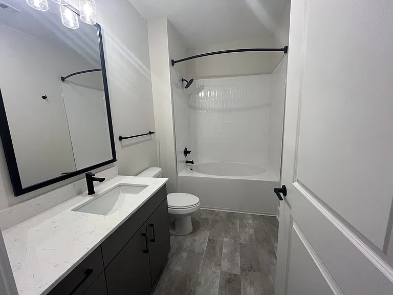 District at Riverside Apartments — Photo 90