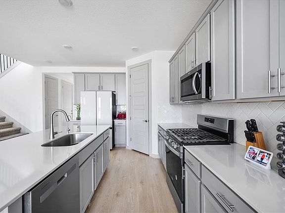 5th image of 420 Deerpath St