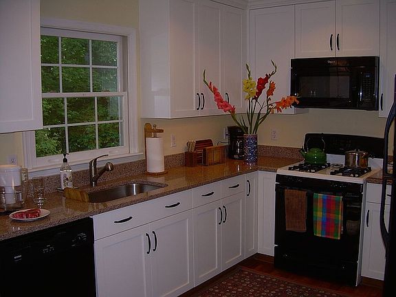 updated kitchen/silestone