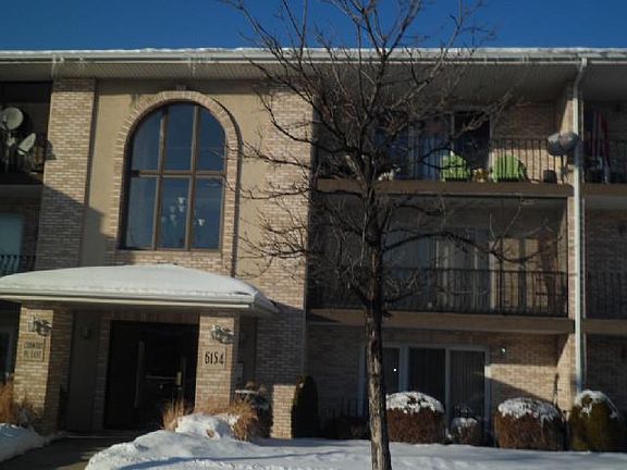 3rd image of 6154 W 63rd St Unit 2W