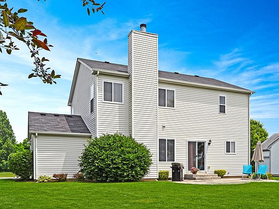 3rd image of 2147 Greenview Dr
