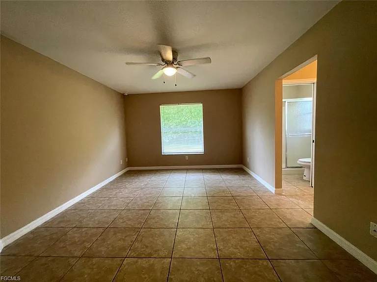 908 W Cape Coral Pkwy — Photo 17