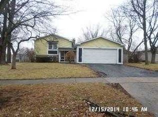 230 E Cedarwood Ct, Palatine, IL 60067