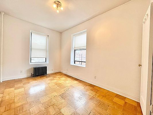 4th image of 2605 14th Pl APT 2R