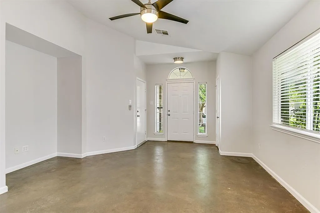 2 bed, 2.0 bath, 1233 sqft, $2,050 — Photo 3