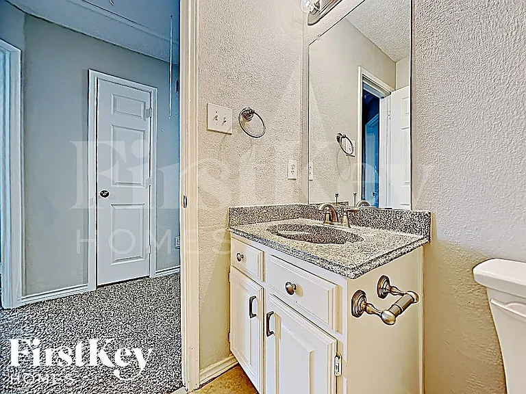 5611 Chimney Rock Dr — Photo 14