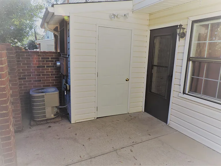 8807 Hunter Ridge Dr — Photo 24