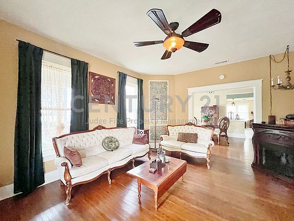 5th image of 828 W 8th St