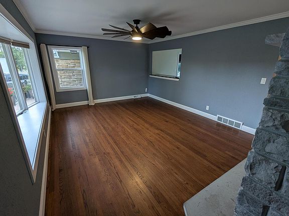 3rd image of 370 N Bobolink DRIVE
