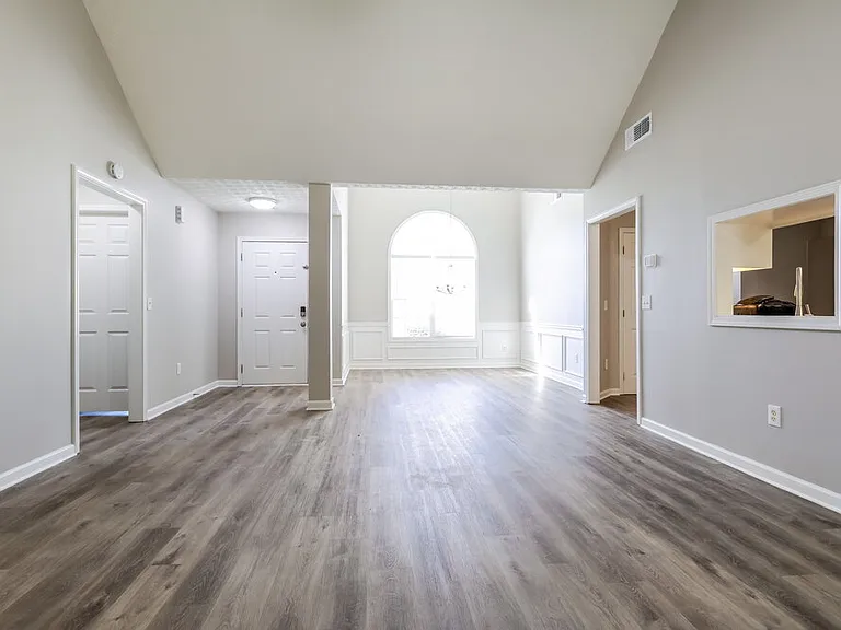 663 Stonecrest Dr — Photo 4