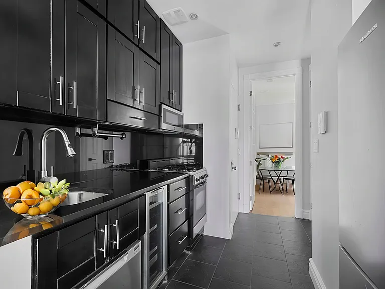 120 Christopher St #15 — Photo 4