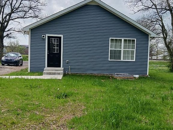 2nd image of 404 N Railroad St