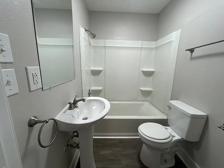 112 Holland Ave — Photo 6