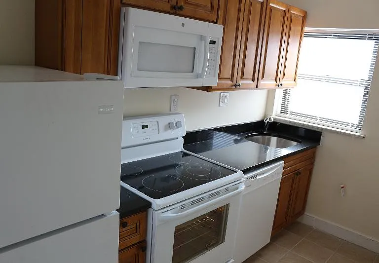 110 Longwood Ave #4 — Photo 9