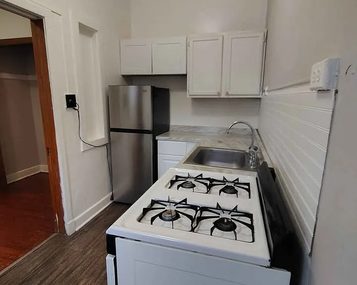 Devonshire Apartments at 1107 Pennsylvania St — Photo 11
