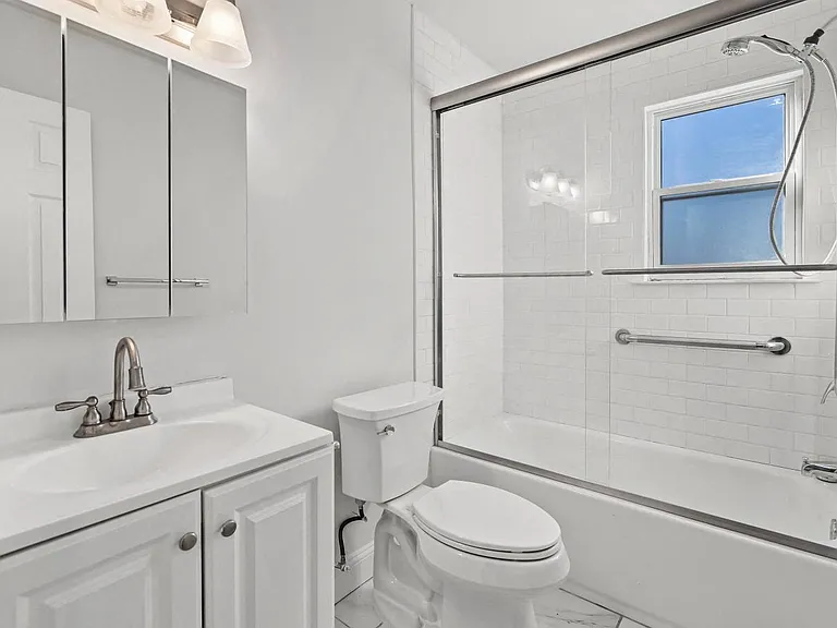 Gables Apartments — Photo 8