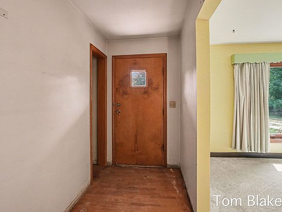 5th image of 1074 Hendrick Rd