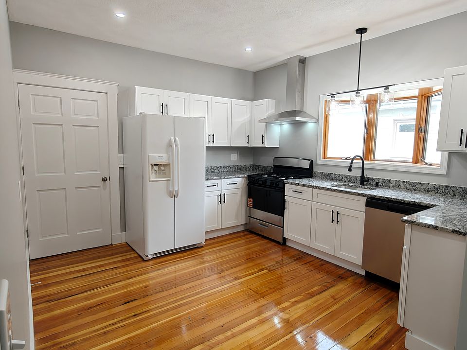 1st image of 830 Fellsway
