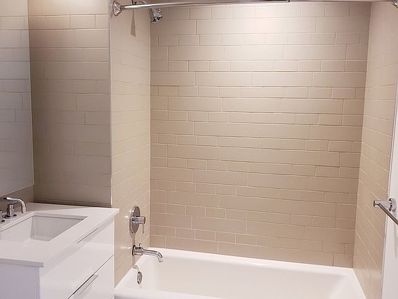3rd image of 535 W 43rd St APT S4f