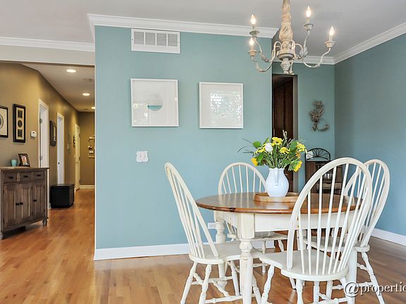 Dining Room/Gallery