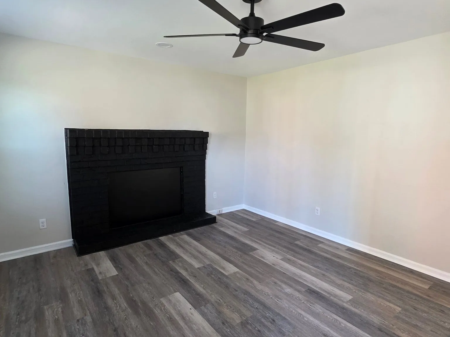 Beautifully Renovated 2BR Duplex in Forest Acres | Excellent Schools | Minutes to Downtown — Photo 2