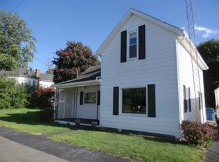 107 E Ridge St, Medaryville, IN 47957