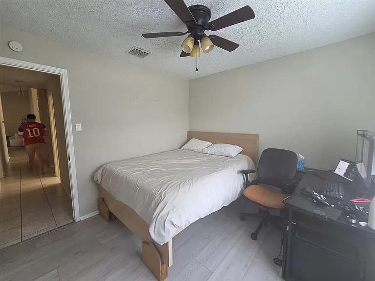 1604 Kimmerling Ln — Photo 15