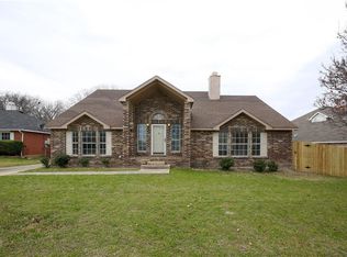 1021 Twin Creek Dr, Desoto, TX 75115