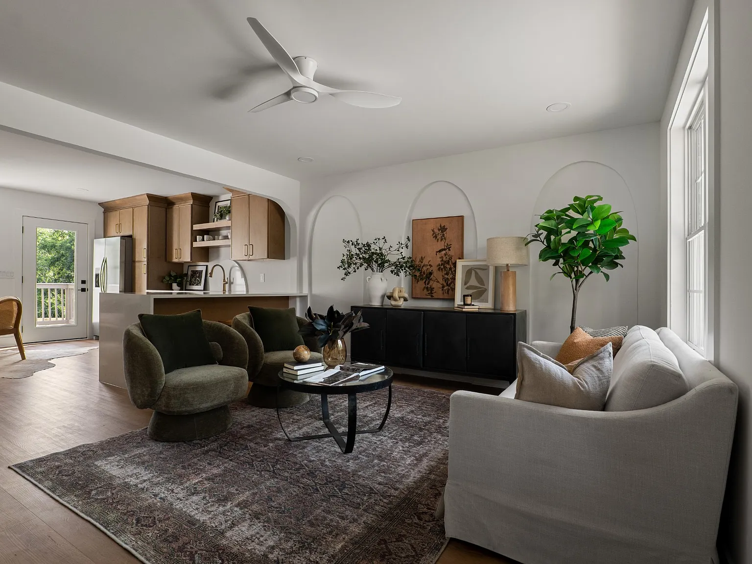 3 bed, 1078 sqft, $2,500 — Photo 2