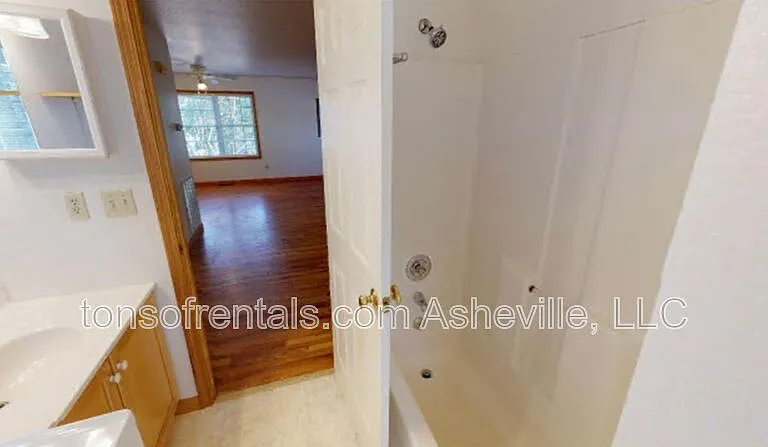 203 W Jordan St — Photo 5
