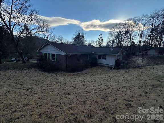 4th image of 129 Ridgecrest Ave