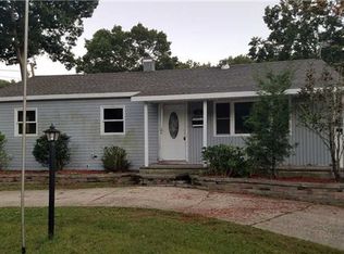 24 Longshore St, Bay Shore, NY 11706
