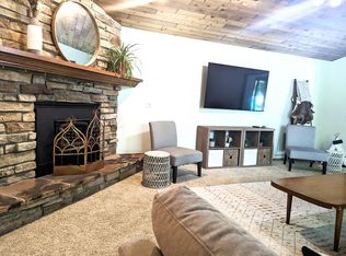 1317 Orchard Ct, Neenah, WI 54956