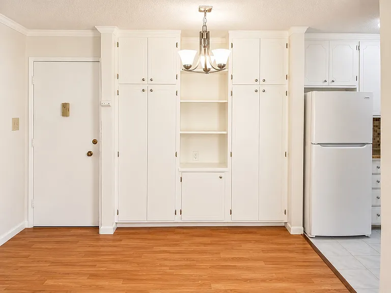 Chateau D'Oro Apartments — Photo 15