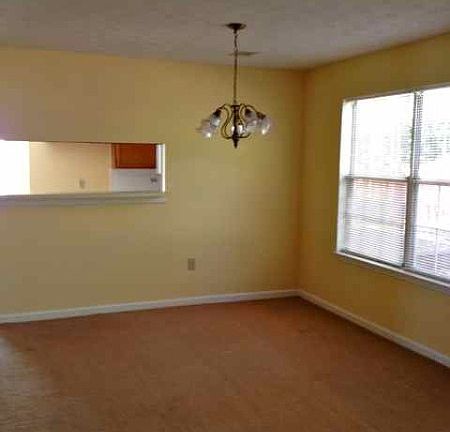 http://www.propertyboss.net/CustomerImages/DKREALTY_91486/media/Properties/Corners%20Circle%201942/zsmall_IMG_0258.jpg