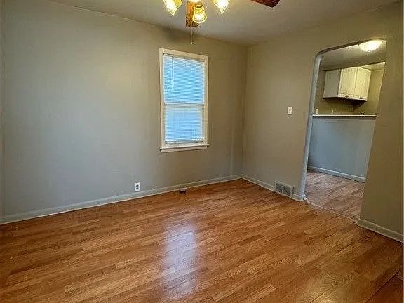 3rd image of 412 19th St #2