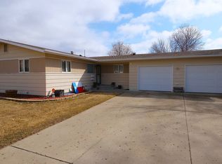 1 22nd St NW, Minot, ND 58703