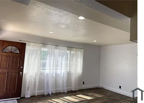 2 bed, 959 sqft, $2,400 — Photo 3