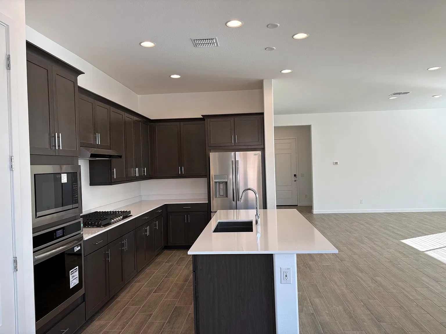 4 bed, 2375 sqft, $2,950 — Photo 3