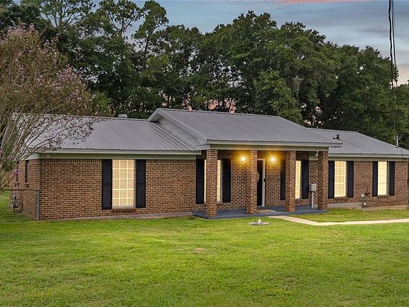 2nd image of 3221 Meadow Ln