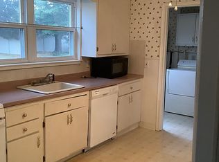 102 Carriage House Ln, Riverton, NJ 08077